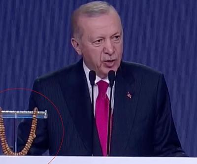 Filistinli çocuklar Cumhurbaşkanı Erdoğan’a hediye etti Konuşması boyunca kürsüde tutuldu | Video Haber