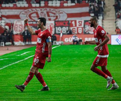 Antalyaspor, evinde Sivasspor’u geçti