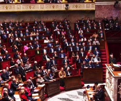 62 YIL SONRA BİR İLK: Fransa’da hükümet düştü