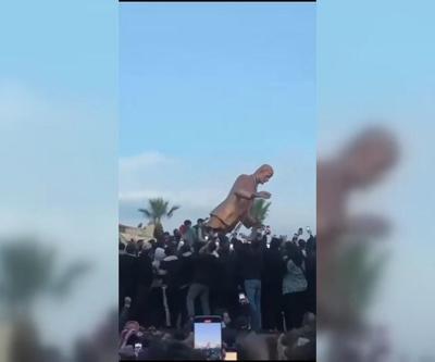 ESAD REJİMİ ÇÖKTÜ: Lazkiyede Hafız Esad heykeli böyle yıkıldı
