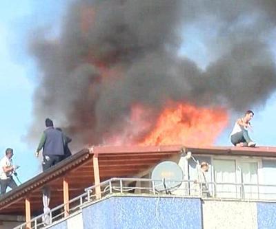 İstanbul Maltepe’de izolasyon yapılan çatıda yangın çıktı