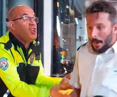 Beşiktaşta otobüs şoförü yolcuya sinirlenip indi; polis ikna etmeye çalıştı