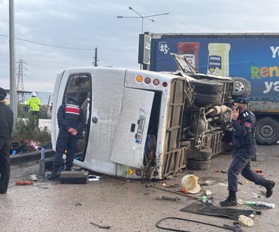 Son dakika... Balıkesirde TIR’la öğrenci servisi çarpıştı 28 kişi yaralandı | Video Haber