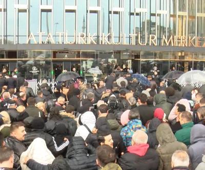 FERDİ TAYFUR HAYRANLARI AKM ÖNÜNDE Bana babamdan miras kaldı Ferdi Tayfur