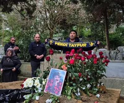Ferdi Tayfurun mezarına akın ettiler Ferdi Tayfur ile birlikte gençliğimiz de öldü