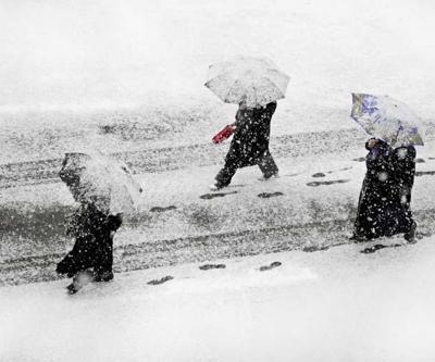 Karlı ve buzlu yolda yürümenin püf noktaları