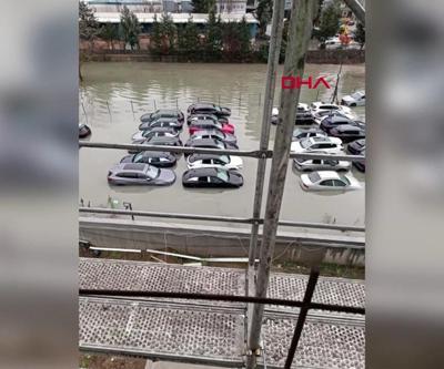 Sıfır araçlar otoparkta su içinde kaldı