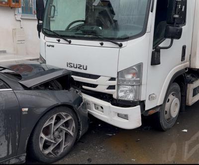 HABER || Beyoğlunda kamyonet 7 araca çarptı Şoför kaçtı