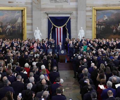 Trump başkan olarak ilk konuşmasını yaparken çevresinde kimler vardı İşte o 40 isim…