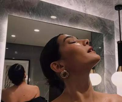 Aybüke Pusat’tan Paris’te büyüleyici pozlar
