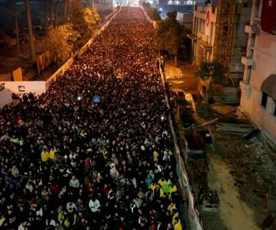 Depremzedeler Asi Nehrine karanfil bıraktı