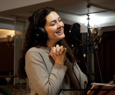 BERGÜZAR KOREL, ANNEM ANKARA’DA ŞARKI SÖYLEDİ
