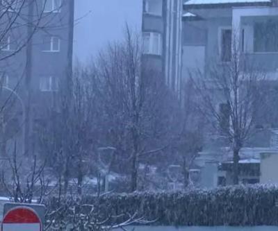 İstanbulda kar etkisini gösterdi Ünlü isimlerden kar paylaşımları
