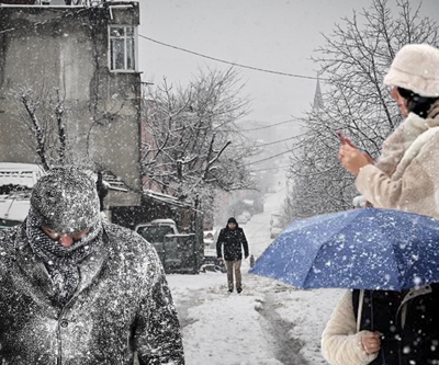 Son Dakika | İstanbulda Karla Karışık Yağmur Etkili Oluyor Havalar Ne Zaman Isınacak AKOMdan Son Açıklama...