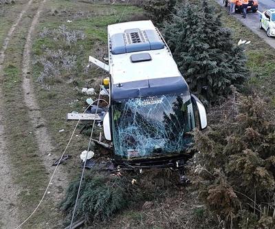 SON DAKİKA Çanakkalede yolcu otobüsü yoldan çıktı: Yaralılar var