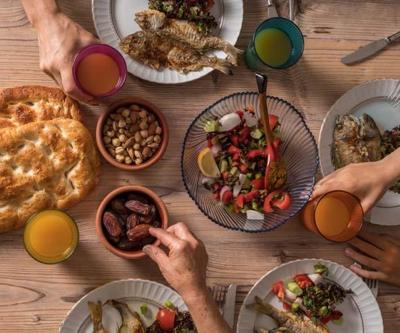 Ramazan ayında en sık yapılan beslenme hataları Eğer iftar ve sahur arasında...