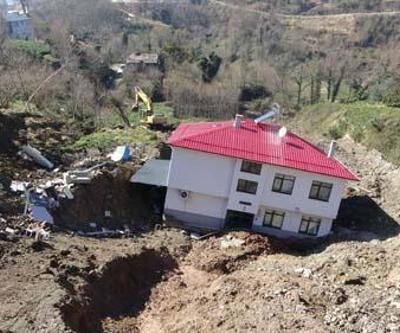 Evi metrelerce kaymasına rağmen hasar almamıştı: Yeni detaylar ortaya çıktı