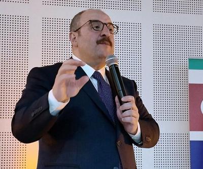 Mustafa Varank Fransa’da Türk toplumuna seslendi: Birinci markamız Recep Tayyip Erdoğan