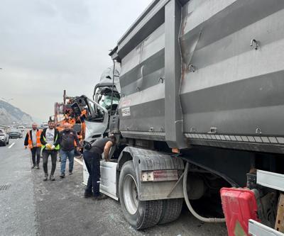 TEM Otoyolunda 4 TIR, zincirleme kazaya karıştı