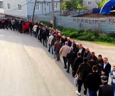 Gelenek bozulmadı: 1 kilometrelik bayramlaşma kuyruğu