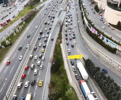 İstanbulda harita kırmızıya döndü Bayramın 1. gününde trafik yoğunluğu dron kamerasına böyle yansıdı...
