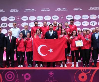Milli güreşçilerden tarihi başarı