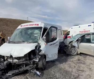 SON DAKİKA... Sivasta öğretmenleri taşıyan servis kaza yaptı: Çok sayıda yaralı var