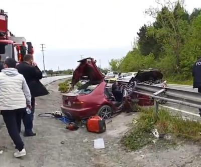 Sakaryada feci kaza Otomobil bariyerlere saplandı: 2 ağır yaralı