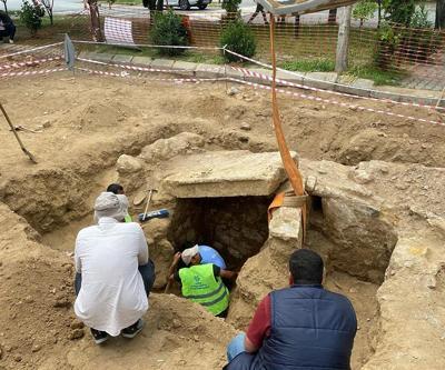 Yol yenileme çalışmasında ortaya çıktı Ekipler hemen etrafını kapattı