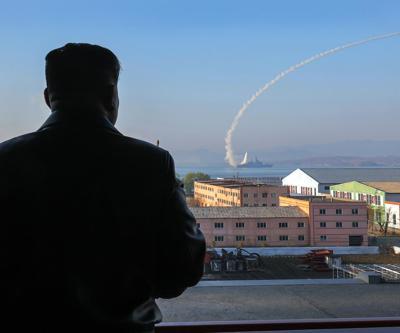 Füzeler ateşlendi, Kim Jong-un izledi Yeni savaş gemisinden test atışı yapıldı: Donanmaya ‘nükleer’ talimat…