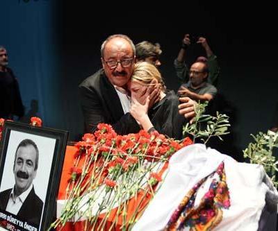 Sırrı Süreyya Önder’e veda Tabuttaki zeytin dalı detayı dikkat çekti...
