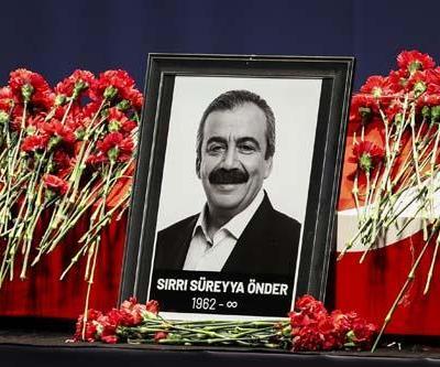 Sırrı Süreyya Önder son yolcuğuna uğurlandı Anneden oğluna veda: Ağıtlar yaktı...