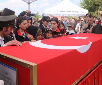 Afyonkarahisar, şehit Uzman Çavuş Önder Özen’e veda etti: Kızı Alya’nın komutanla diyaloğu yürekleri dağladı