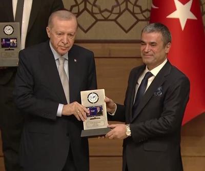 CNN TÜRK yılın televizyonu seçildi… Ödülü Demirören Medya TV Grup Başkanı Murat Yancı aldı