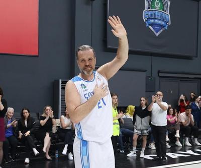 Milli basketbolcu Oğuz Savaş, parkelere veda etti