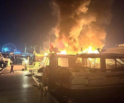 SON DAKİKA... İstanbul Tuzla marinada 4 tekne alev alev yandı