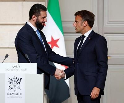 Macron Suriyeye söz verdi Avrupa Birliği yaptırımı kademe kademe kaldıracak