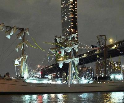 Meksika donanma gemisi Brooklyn Köprüsüne çarptı: 2 ölü, 19 yaralı