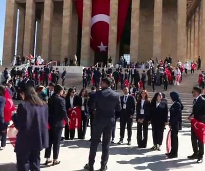 81 ilden gençler Atatürkü anmak için Anıtkabire gitti