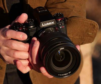 LUMIX S ailesi büyüyor
