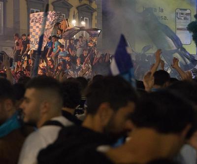 Napoli’nin şampiyonluk kutlamalarında en az 39 kişi yaralandı
