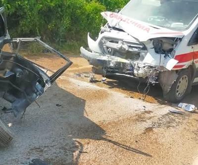 Adanada ambulans ile otomobil çarpıştı: 1 ölü, 2 yaralı