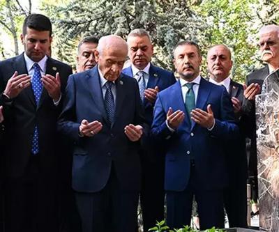 Devlet Bahçeliden Türkeşin kabri ve Ülkü Ocaklarına bayram ziyareti