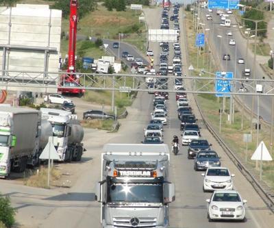 İstanbul’a dönüş çilesi başladı: Kilit kavşaklarda trafik yoğunluğu