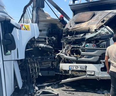 Sakaryada feci kaza TIRlar alev aldı: Can kaybı var