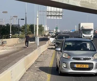 CNN TÜRK İRANIN VURDUĞU İSRAİLDE | Arabalarını yol kenarına çektiler