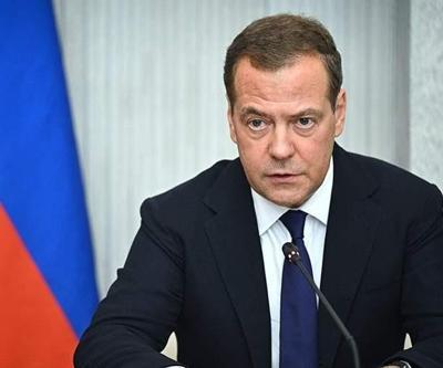 Rus yetkili Medvedev: Trump, ABD için yeni savaş başlattı