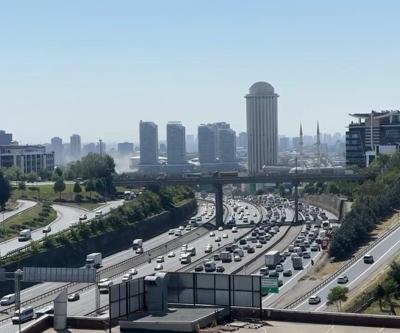 İstanbulda korku dolu anlar: AVMdeki iş yerinde yangın