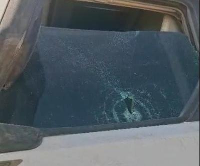 Satırlı magandalar trafikte dehşet saçtı: TIRın camını vurarak kırdılar