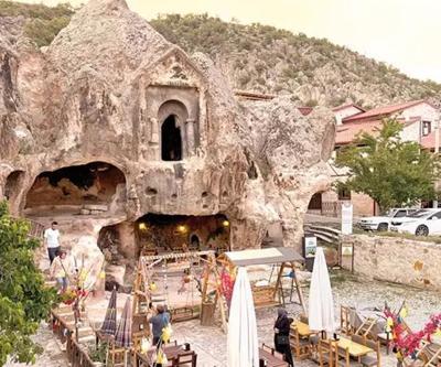 Kaya mezardan kafe masasına 3 bin yıllık tarihi Frig mirasının skandal dönüşümü